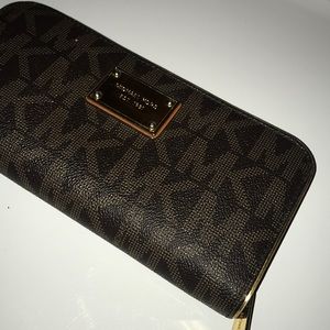 Michael kors wallet